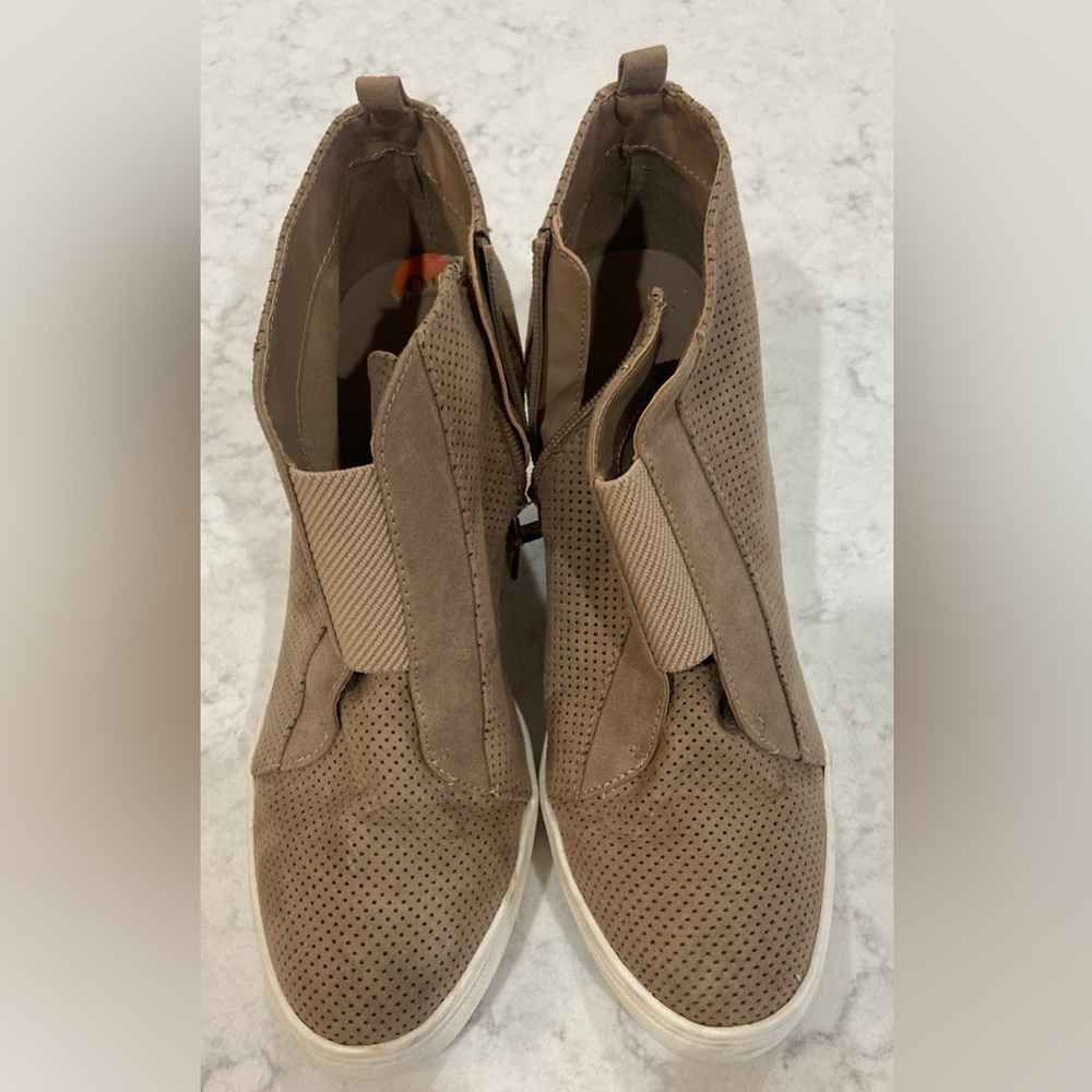 MIA tan suede shoe/ booties size 8.5.